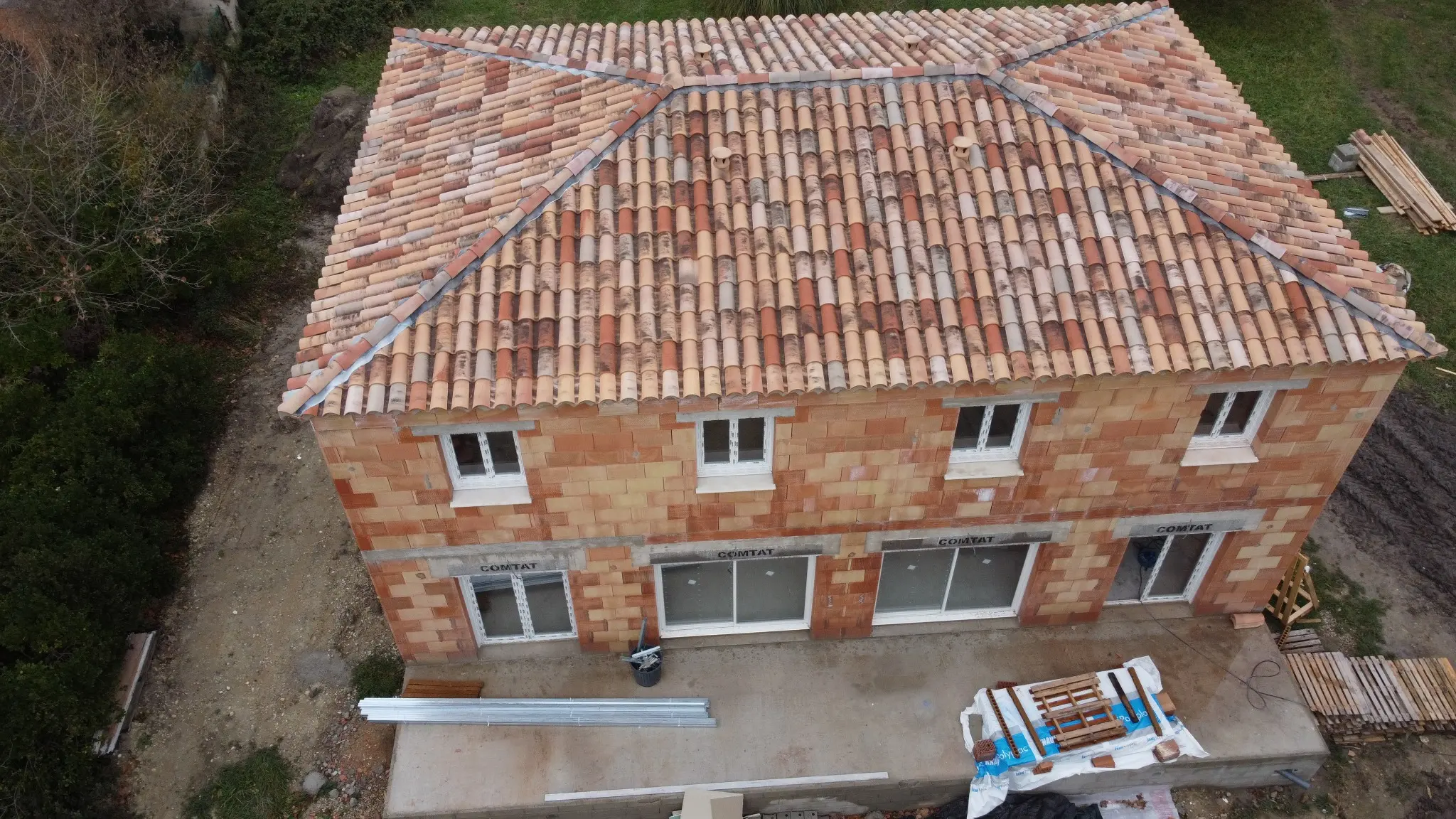 Façade et toiture de deux logements mitoyens à Althen-des-Paluds