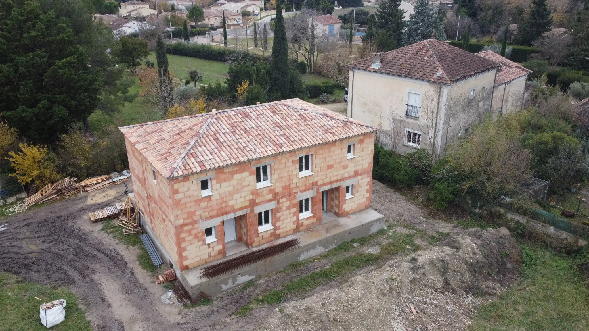 Deux maisons mitoyennes R+1 construites à Althen-des-Paluds