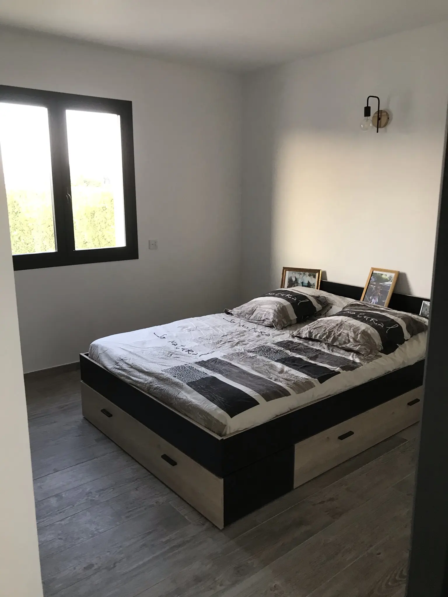 Chambre terminée dans une maison neuve à Maillane