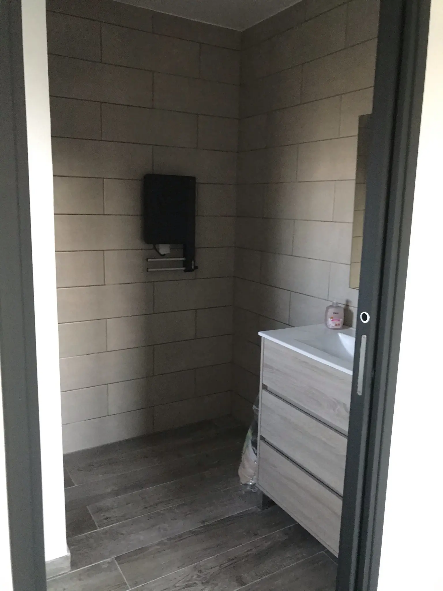 Salle d’eau terminée dans une maison construite à Maillane