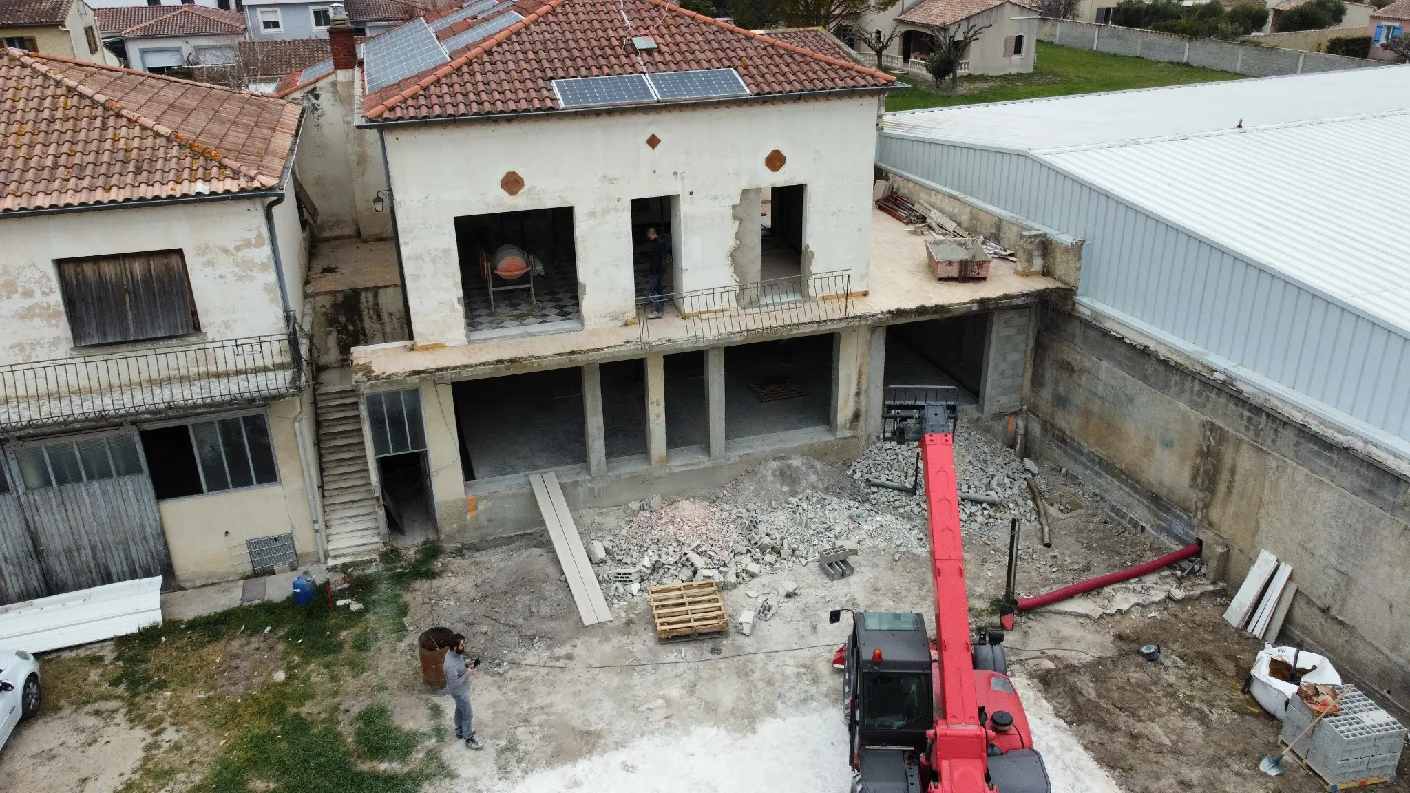 Démolition des annexes d’une maison en rénovation à Althen-des-Paluds