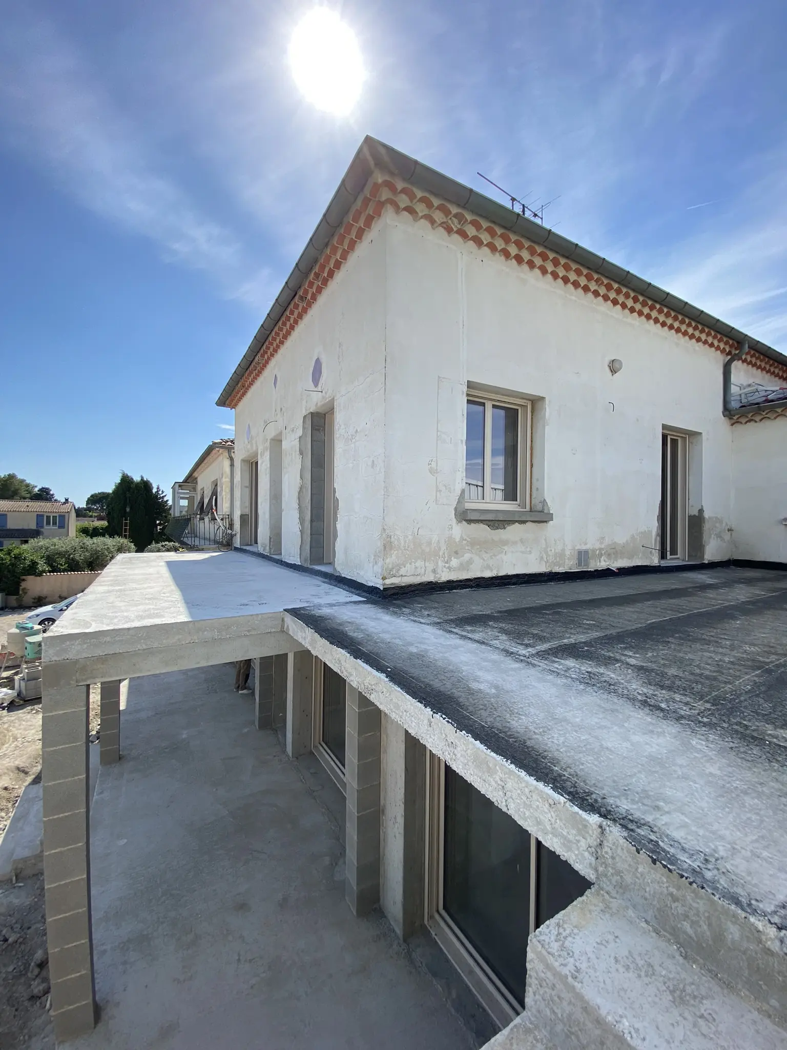 Étanchéité des terrasses d’une maison rénovée à Althen-des-Paluds