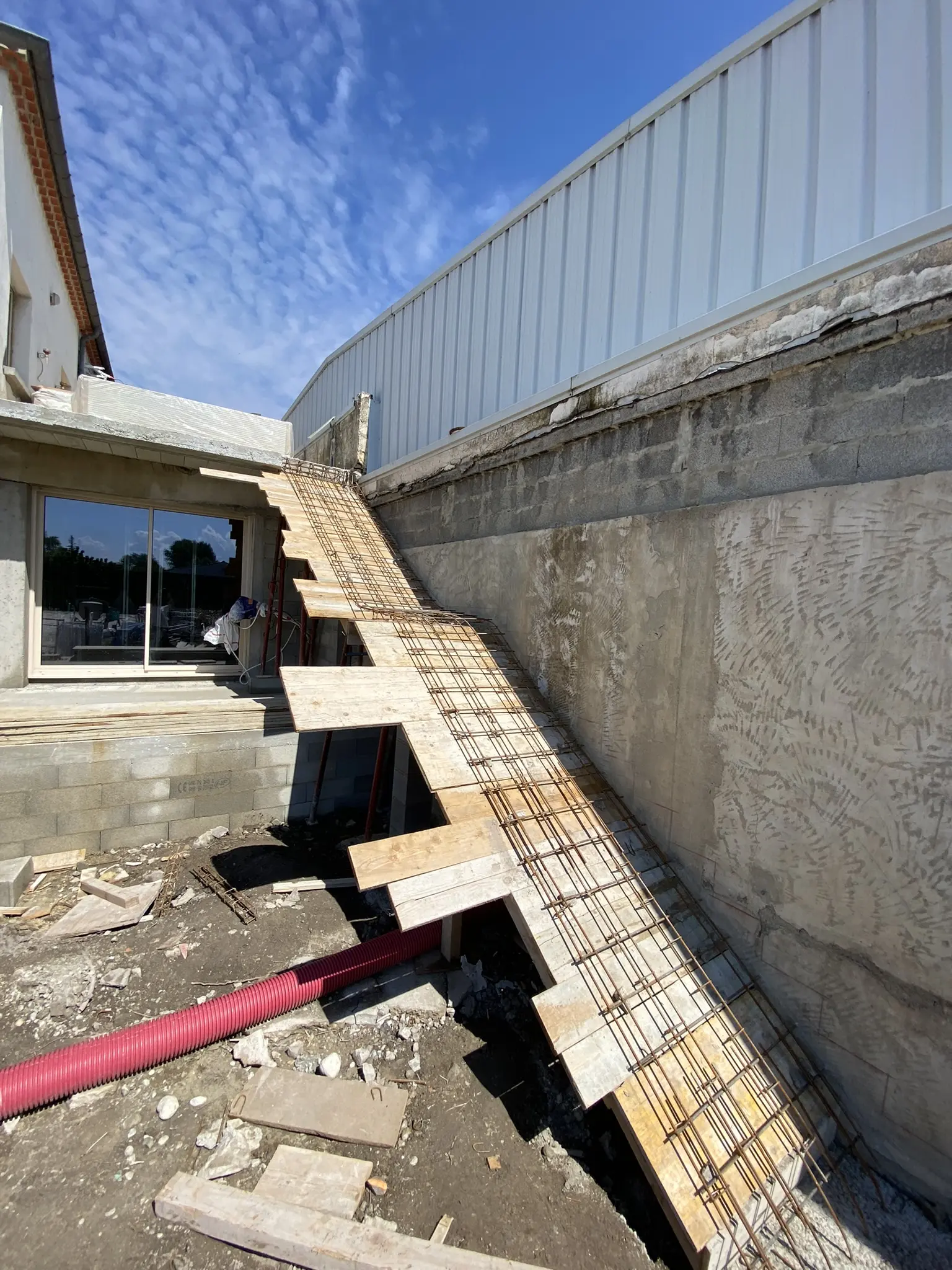 Ferraillage d’un escalier extérieur en béton à Althen-des-Paluds