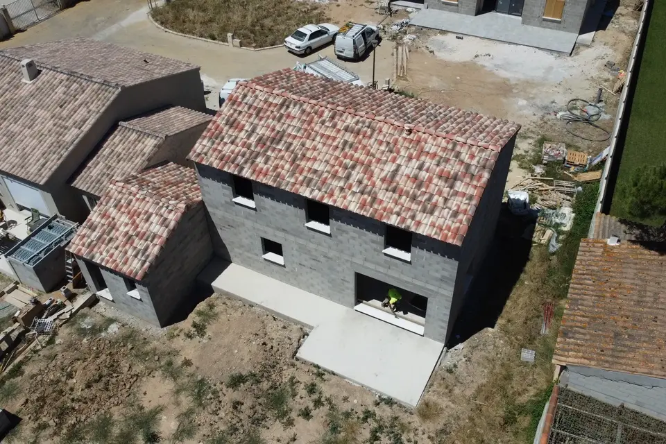 Maison à étage avec garage construite à Fontvieille