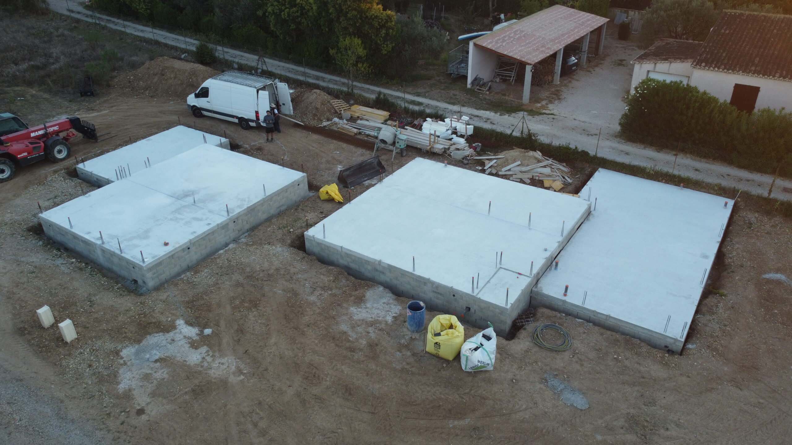 Dalles béton coulées pour les deux maisons individuelles