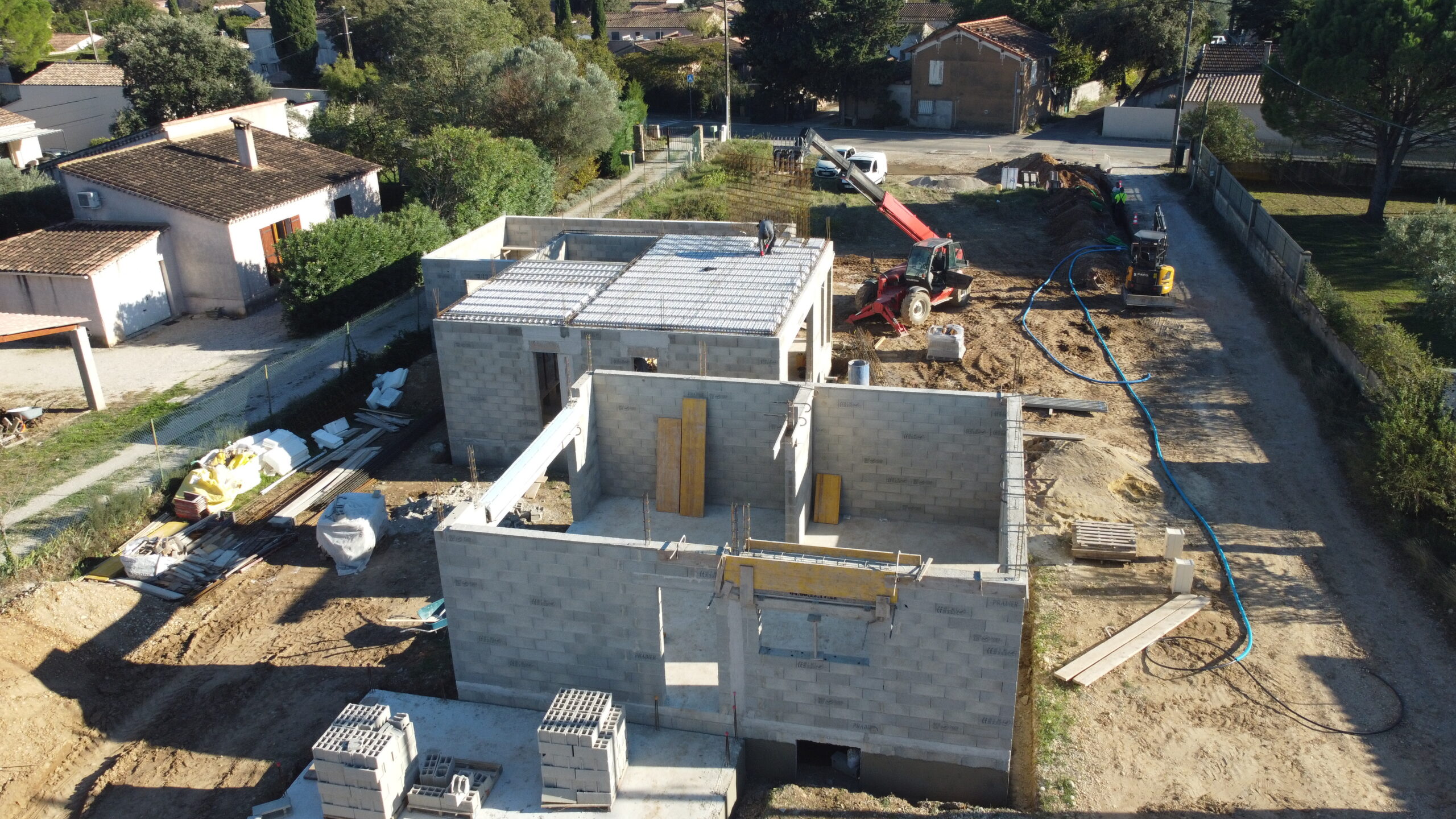 Élévation des murs porteurs en blocs béton à Sorgues